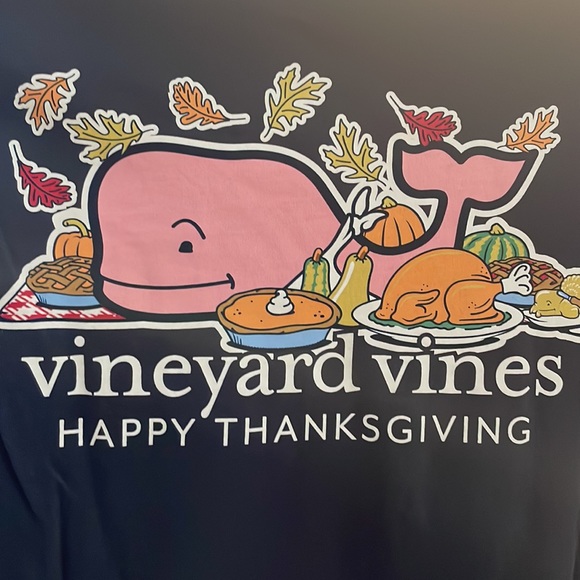 Vineyard vines long-sleeved gently used. - Picture 2 of 3